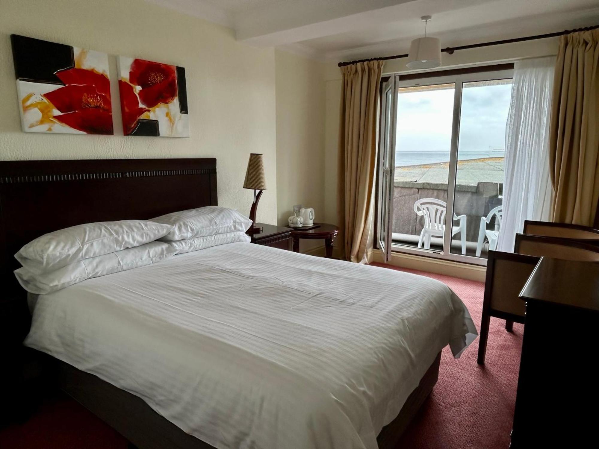 Regent Court - Seafront, Sandown - Free Car Ferry For Bookings Of 3 Or More Nights, Subject To Availability Room photo
