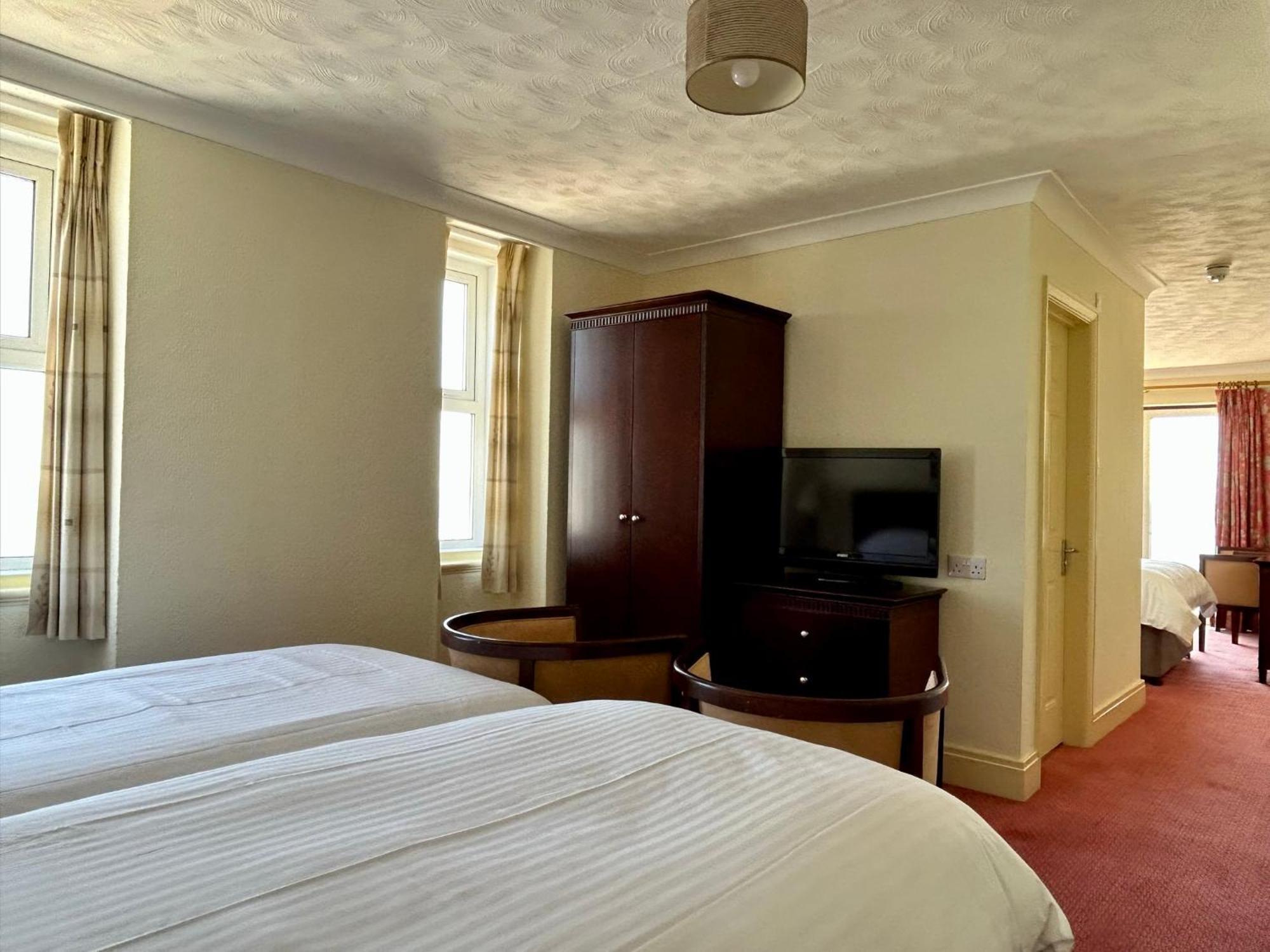 Regent Court - Seafront, Sandown - Free Car Ferry For Bookings Of 3 Or More Nights, Subject To Availability Room photo