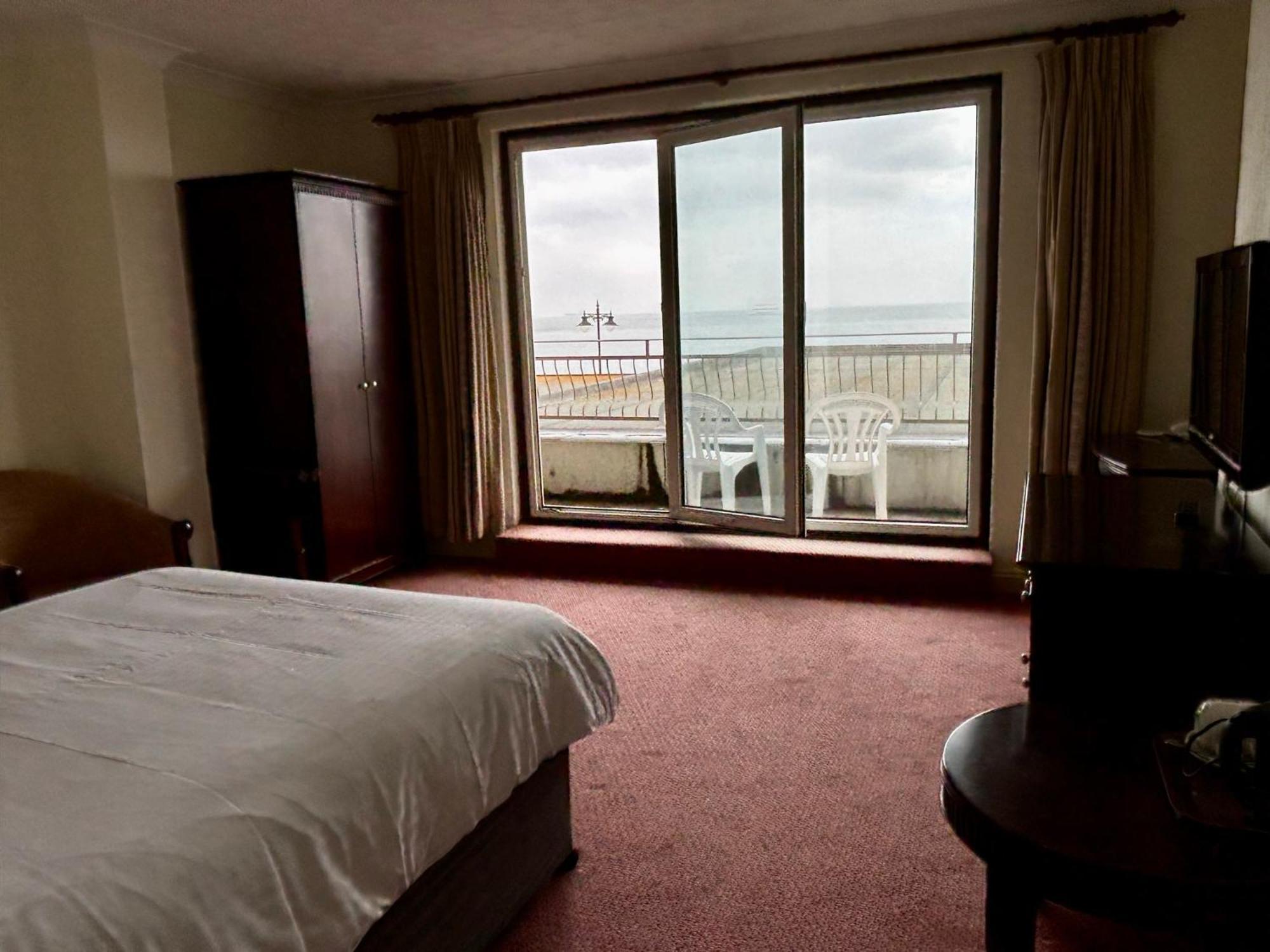 Regent Court - Seafront, Sandown - Free Car Ferry For Bookings Of 3 Or More Nights, Subject To Availability Room photo